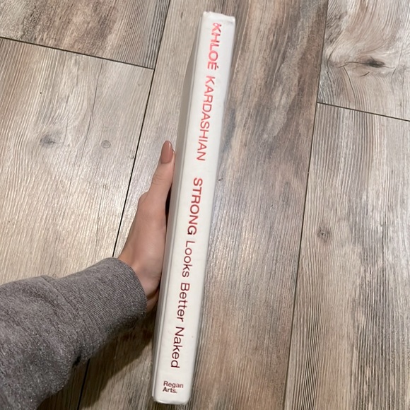 Khloe Kardashian Book Strong looks better naked - Picture 1 of 5